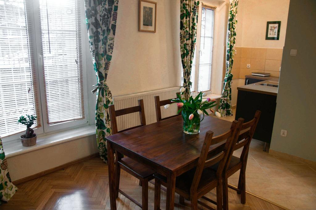 Apartamenty Stary Rynek Paderewskiego Poznan Luaran gambar