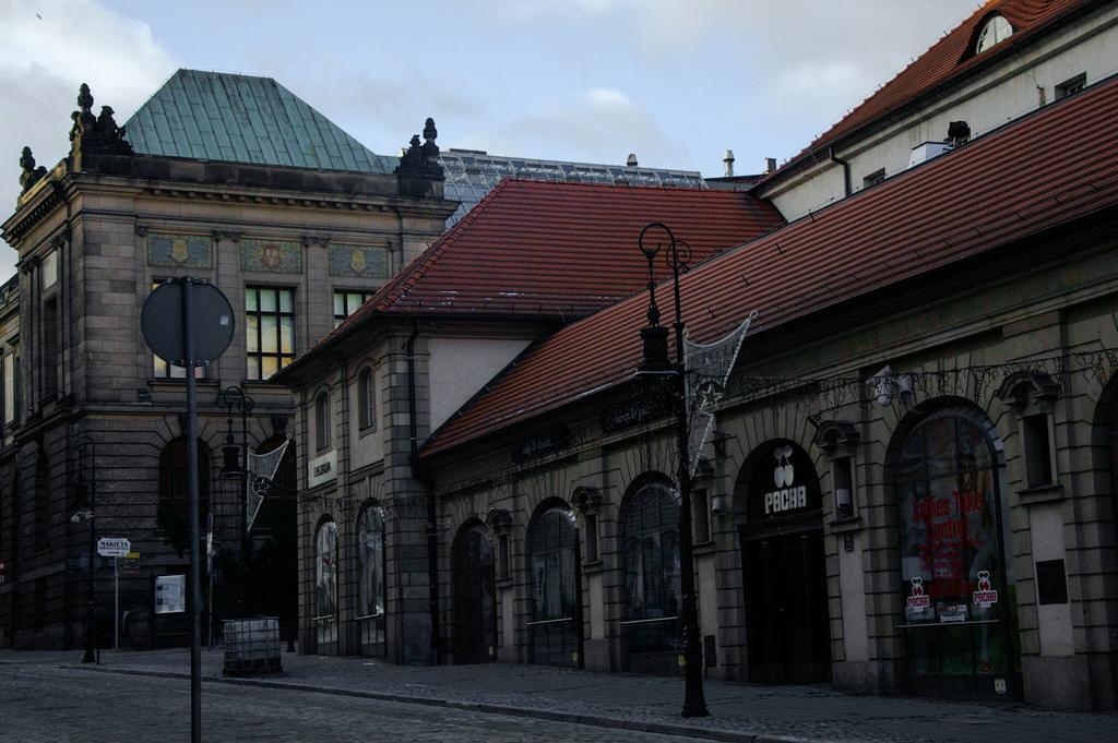 Apartamenty Stary Rynek Paderewskiego Poznan Luaran gambar